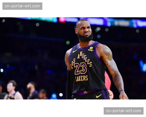 聚焦“魔术师”约翰逊现场观战,解说席热议其时代与当今比赛节奏及控球风格的演变 聚焦“魔术师”约翰逊现场观战,解说席热议其时代与当今比赛节奏及控球风格的演变