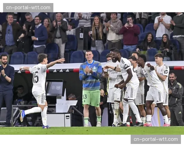 姆巴佩射中横梁后助攻破门，皇马半场3-2领先拜仁